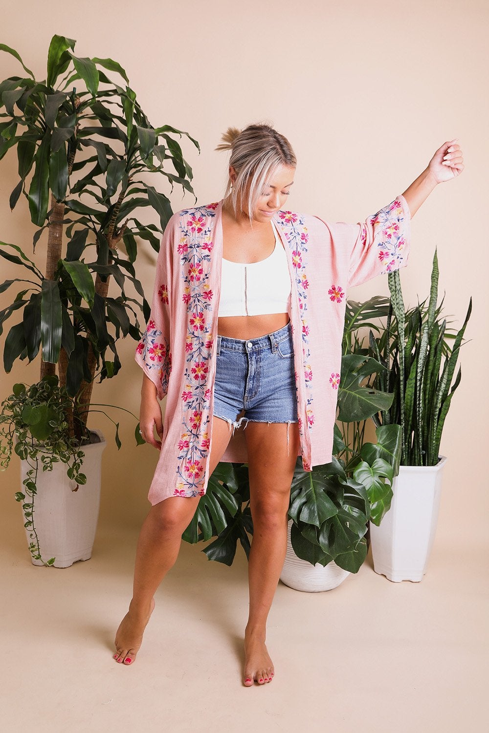 Elegant Floral Garland Kimono – Sophisticated Design*
