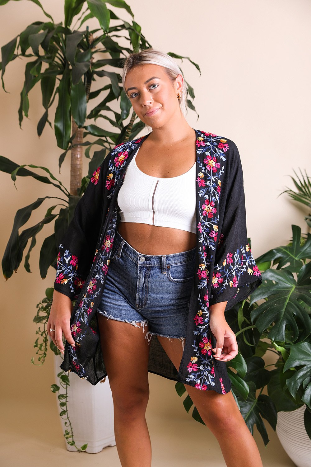 Elegant Floral Garland Kimono – Sophisticated Design*